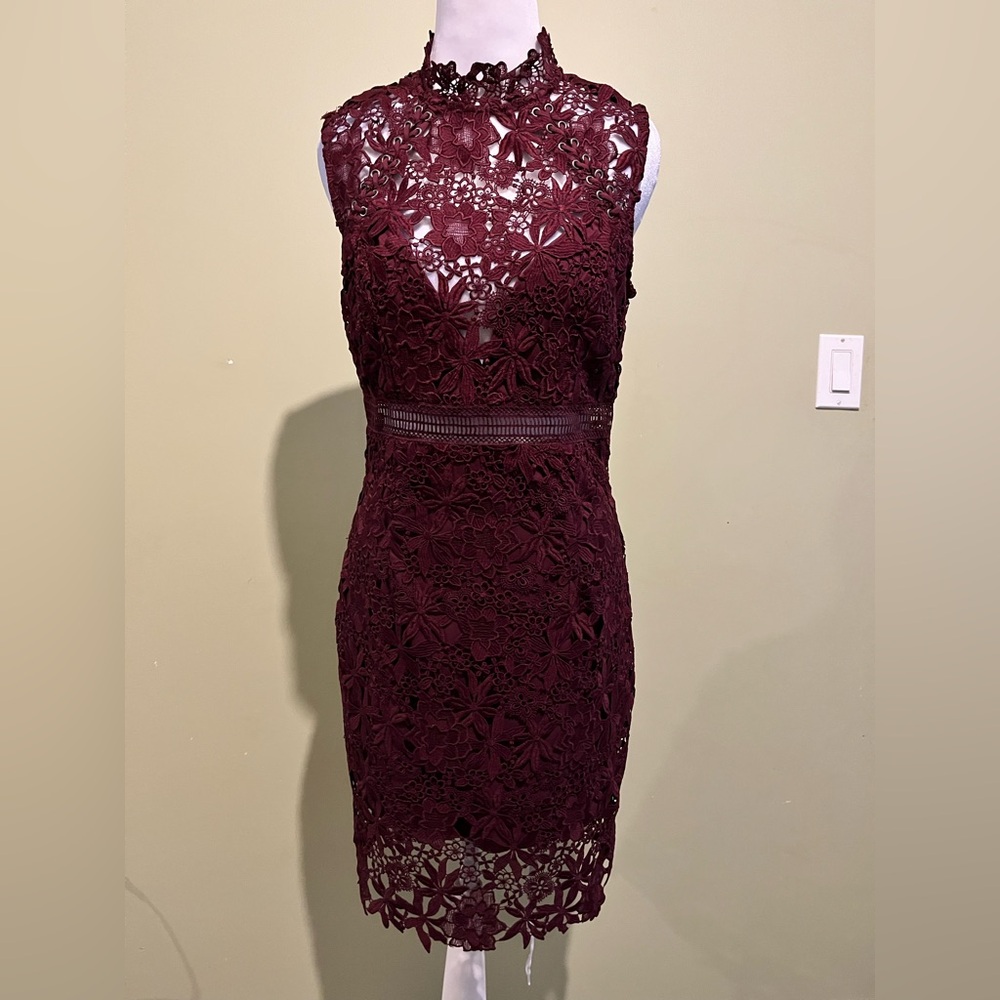 Sleeveless Floral Lace Sheath Dress - Burgundy